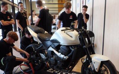 Les 1MVM et leur Stunt au salon des mini-entreprises